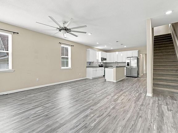 5th image of 945 Gordon Ave