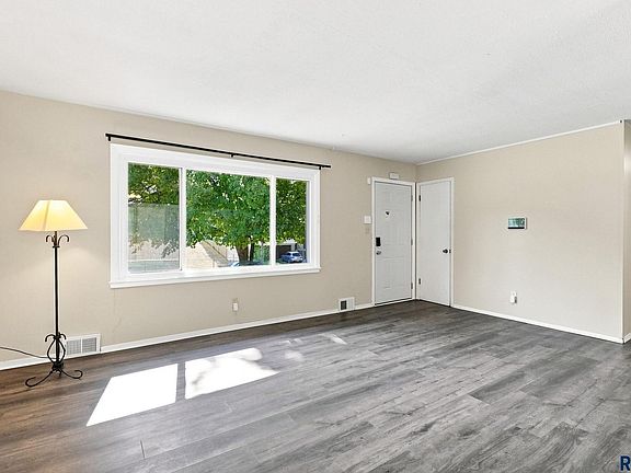 2nd image of 817 S Foster Ave