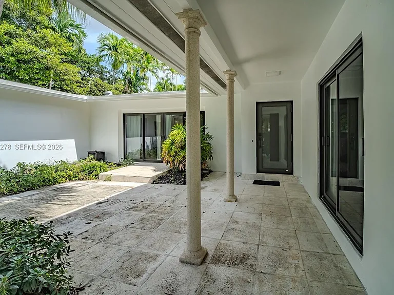 1825 Alamanda Dr — Photo 5
