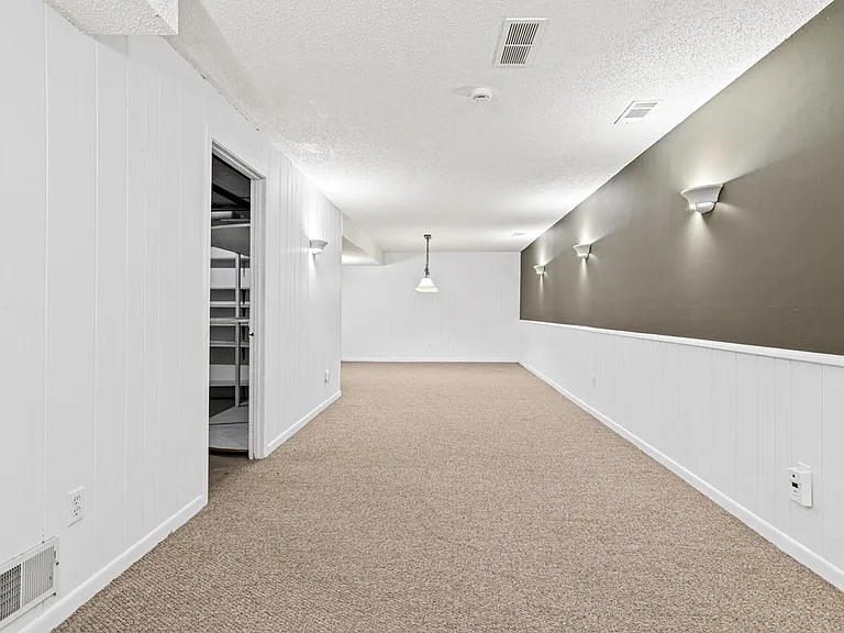 3225 Lanewood Ln N — Photo 27