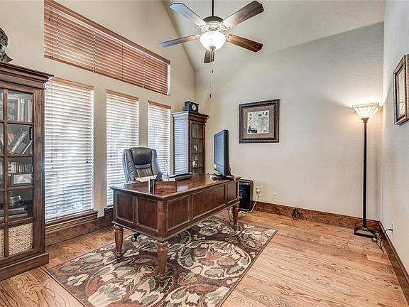 2nd image of 8429 La Fontaine Dr