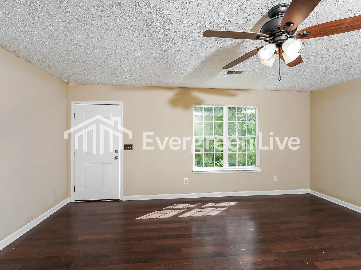 3 bed, 2.0 bath, 1200 sqft, $1,245 — Photo 2