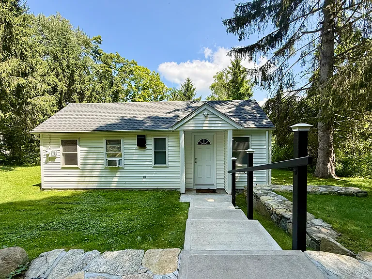 12 Red Brook Rd — Photo 1