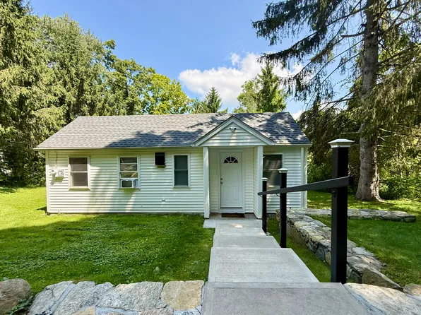 12 Red Brook Rd, Mahopac, NY 10541
