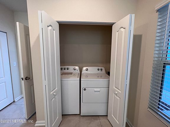 5th image of 425 Aralia Ln