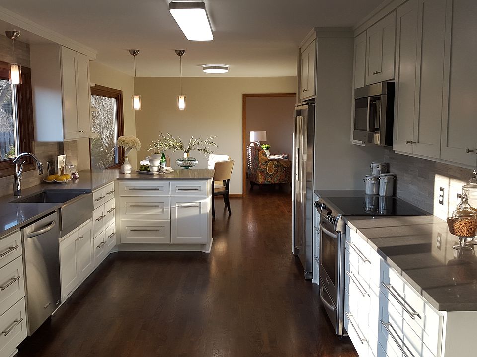 2nd image of 2335 Aquila Ave N