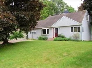 42 Sheraton Dr, Poughkeepsie, NY 12601