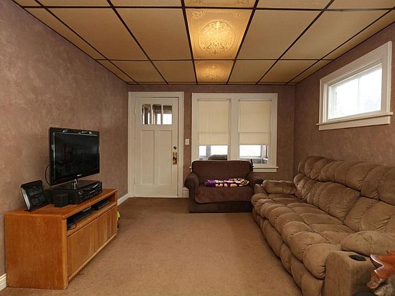 2nd image of 913 Jordan Ave