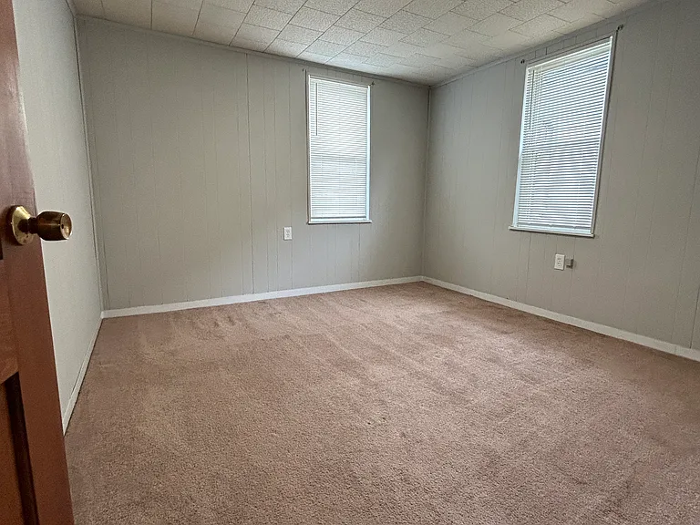 506 E Center St — Photo 8