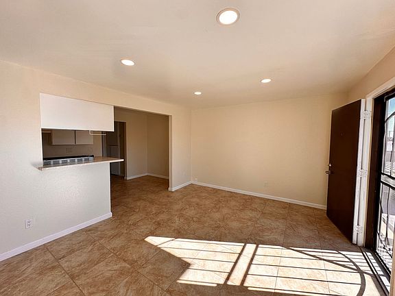 3rd image of 1405 E Lynwood Dr APT 15