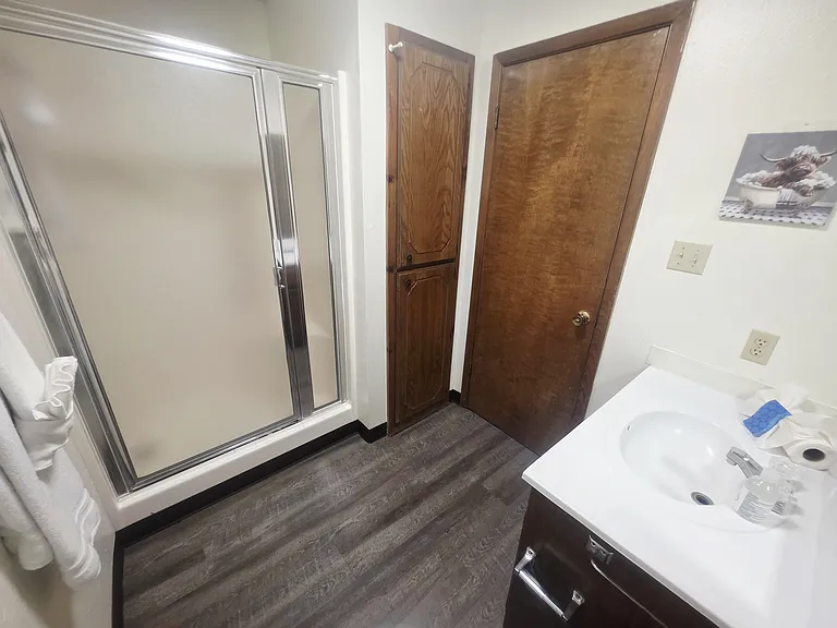 Colonial Lodge Apartments — Photo 27