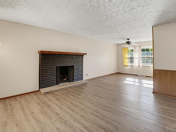 5th image of 2545 El Camino Dr