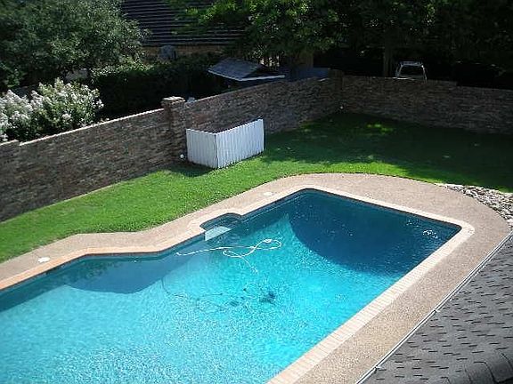 4th image of 2807 Briar Knoll Dr