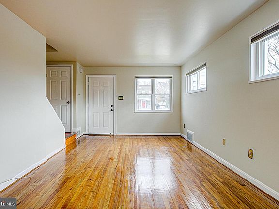 5th image of 6726 Radcliffe Dr