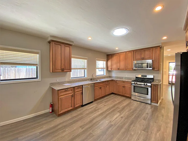 245 Chiquita Ave — Photo 7
