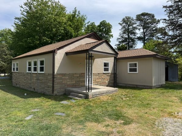 1043 Bradley Ln