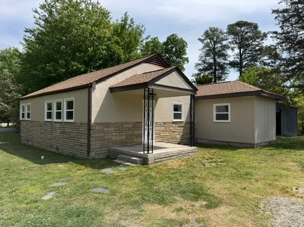 1043 Bradley Ln, Richmond, VA 23225