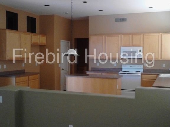3rd image of 733 W Raven Dr