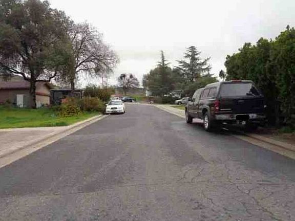 Exterior Neighborhood (street photo)