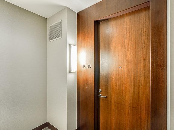 3rd image of 301 Mission St APT 1005