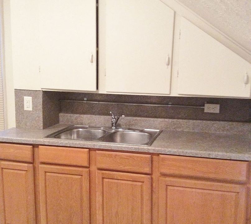 1st image of 301 1/2 S 10th St