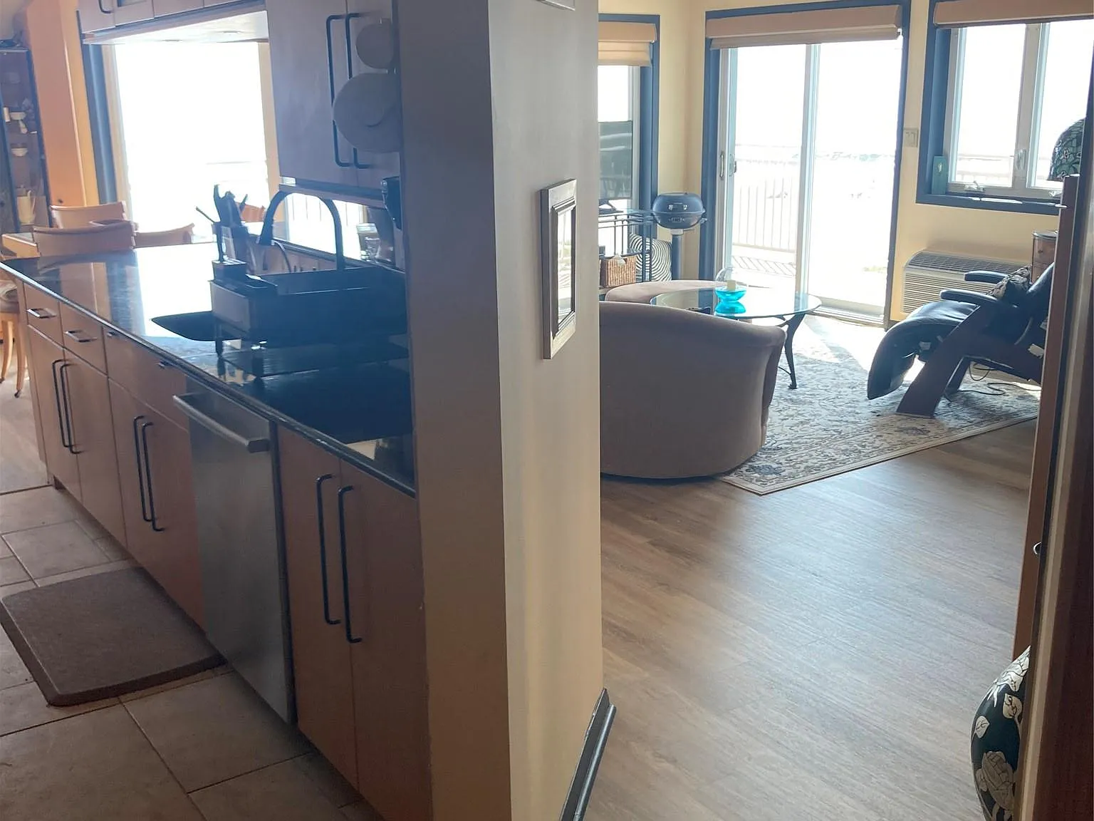 2 bed, 2.0 bath, 1300 sqft, $4,200 — Photo 4