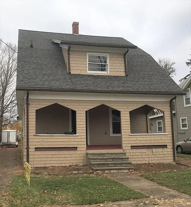 626 Reynolds St photo 1