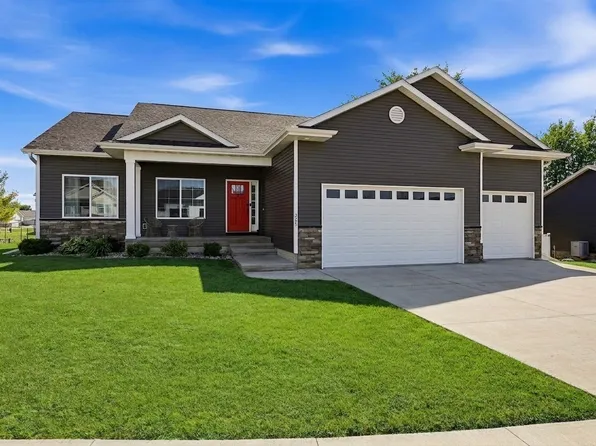 225 Meadow Breeze Ln, Center Point, IA 52213