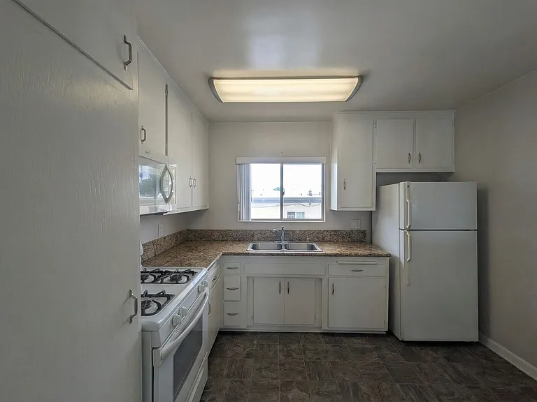 11936 Burbank Blvd — Photo 18