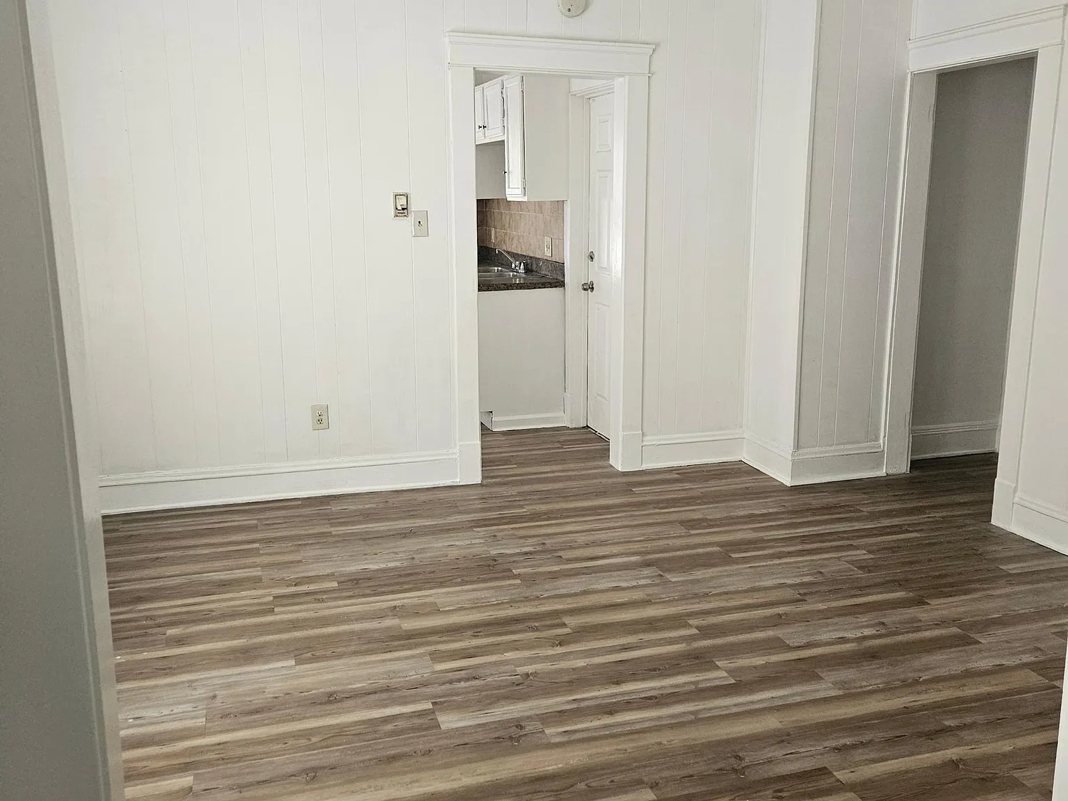 3 bed, 962 sqft, $900 — Photo 3