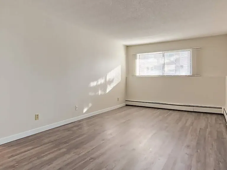 5516 47a Ave #104 — Photo 7