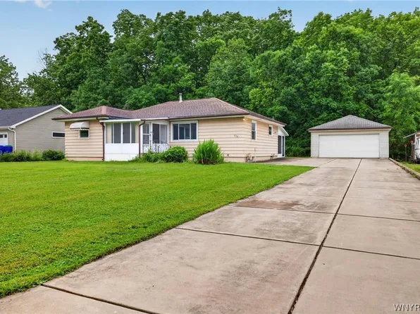 6134 Dover Rd, Lake View, NY 14085