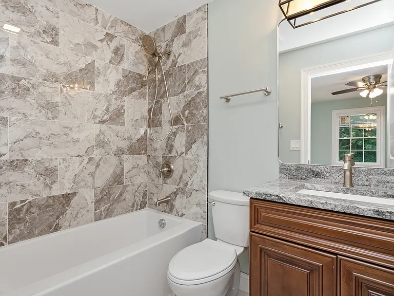 470 Oakville Ave — Photo 31