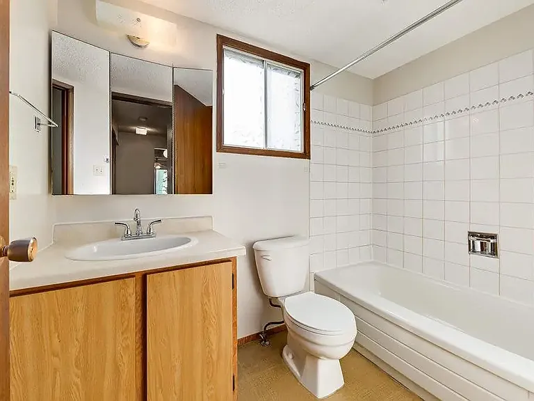 229 2nd St NE #101 — Photo 15