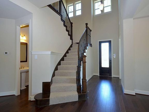 3rd image of 1009 Peacock Blvd