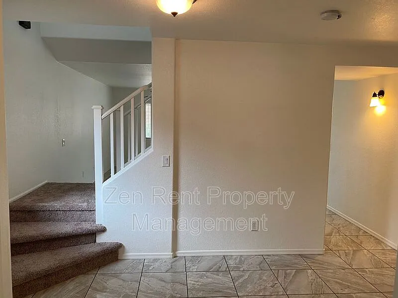 4 bed, 2.5 bath, 2186 sqft, $2,095 — Photo 4
