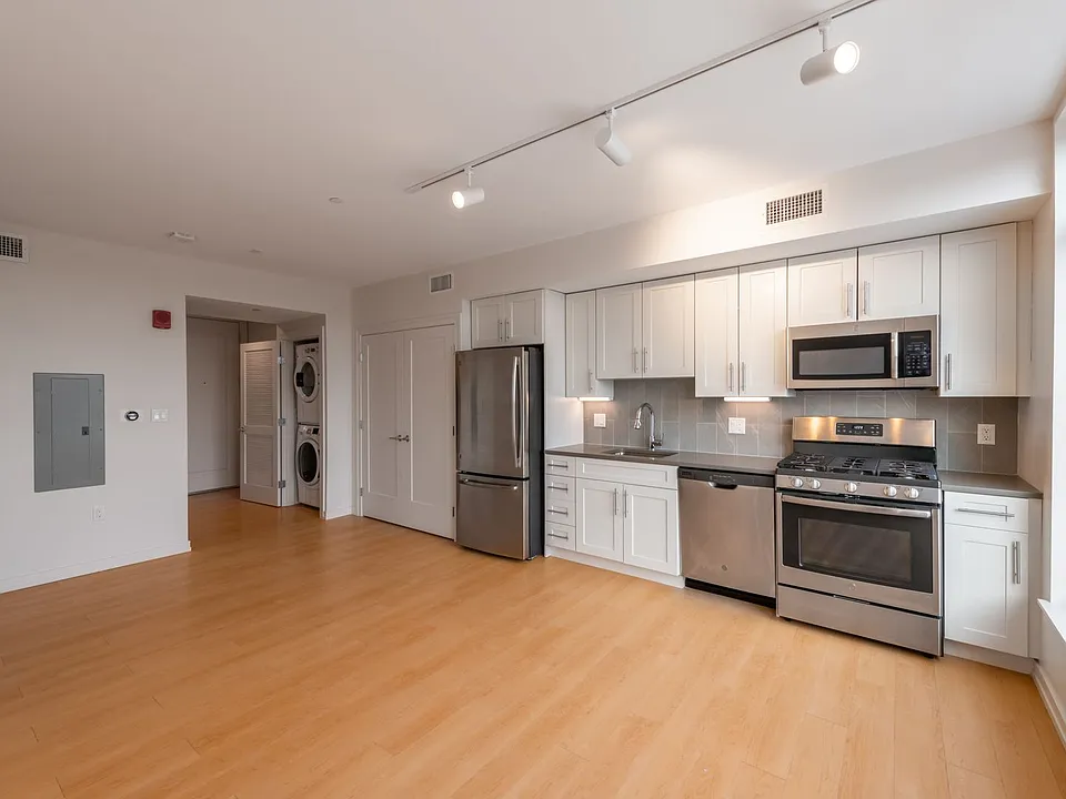 77 Neww St #205