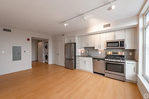 77 Neww St #205 Photo 1