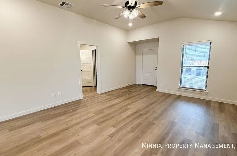 2161 Langford Ave — Photo 15