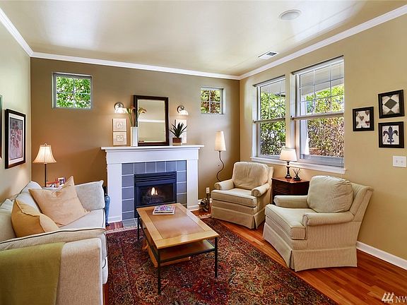 2nd image of 19485 Jensen Way NE