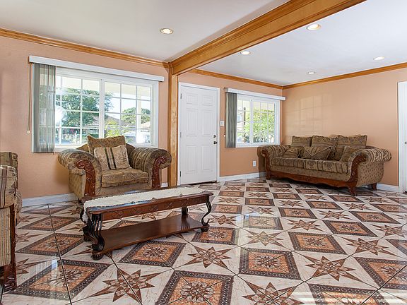 4th image of 22622 Marbella Ave