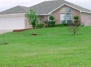 609 S Bois D Arc St, Grandview, TX 76050