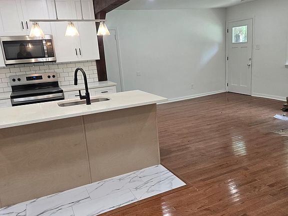 5th image of 1016 W Boot Rd