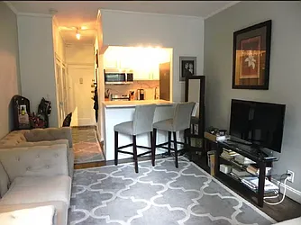 Rented by R New York