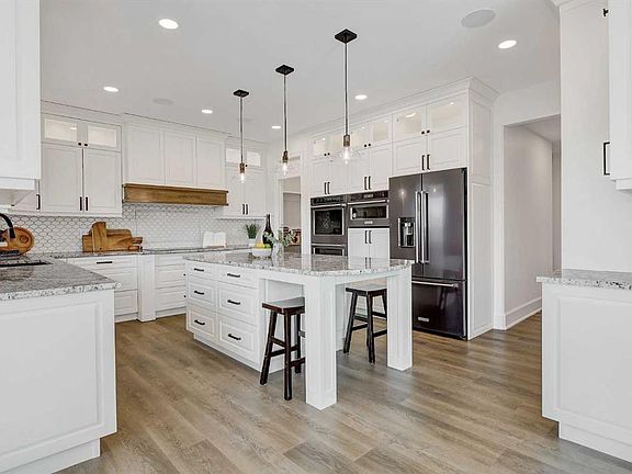 4th image of 10617 N 154a Avenue Rural Grande Pr #1