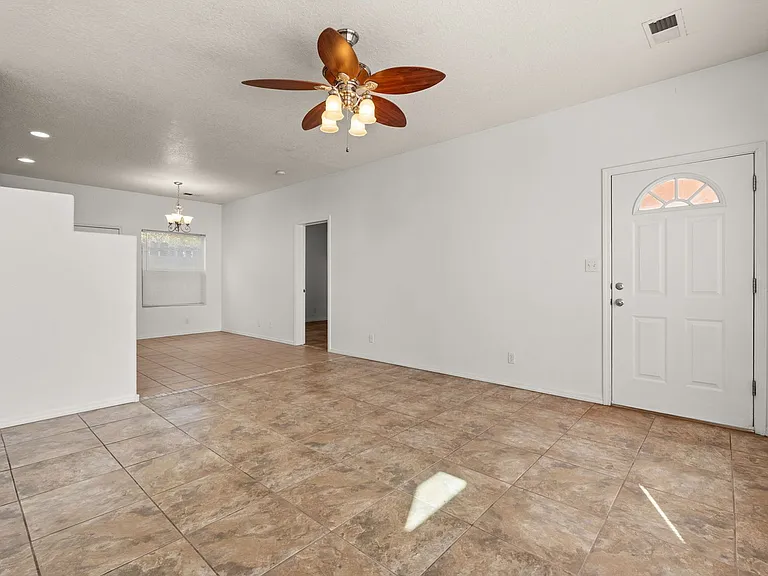 2406 Broadway Blvd NE — Photo 5
