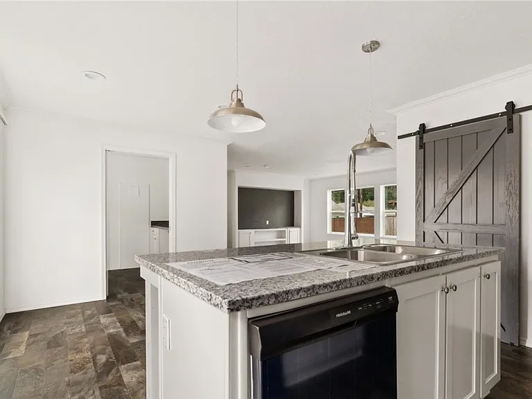 114 S Diamond St — Photo 12