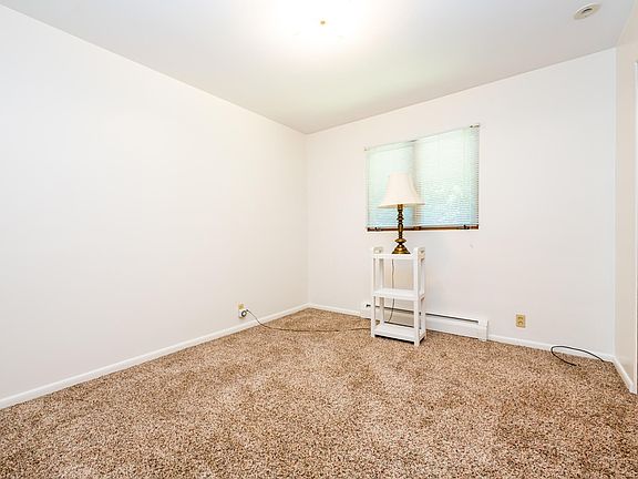 5th image of 9564 Pine St