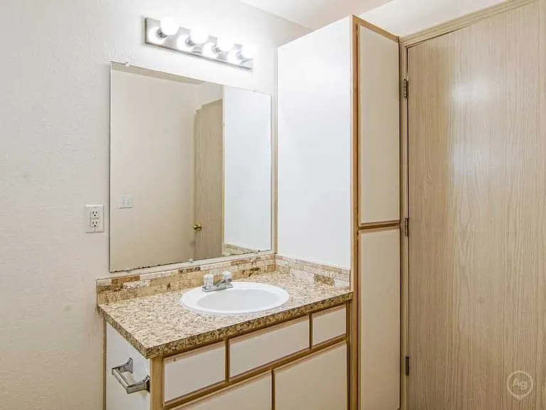 McNary Heights Apartments — Photo 9