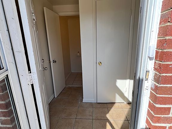 3rd image of 15112 Catalpa Ct